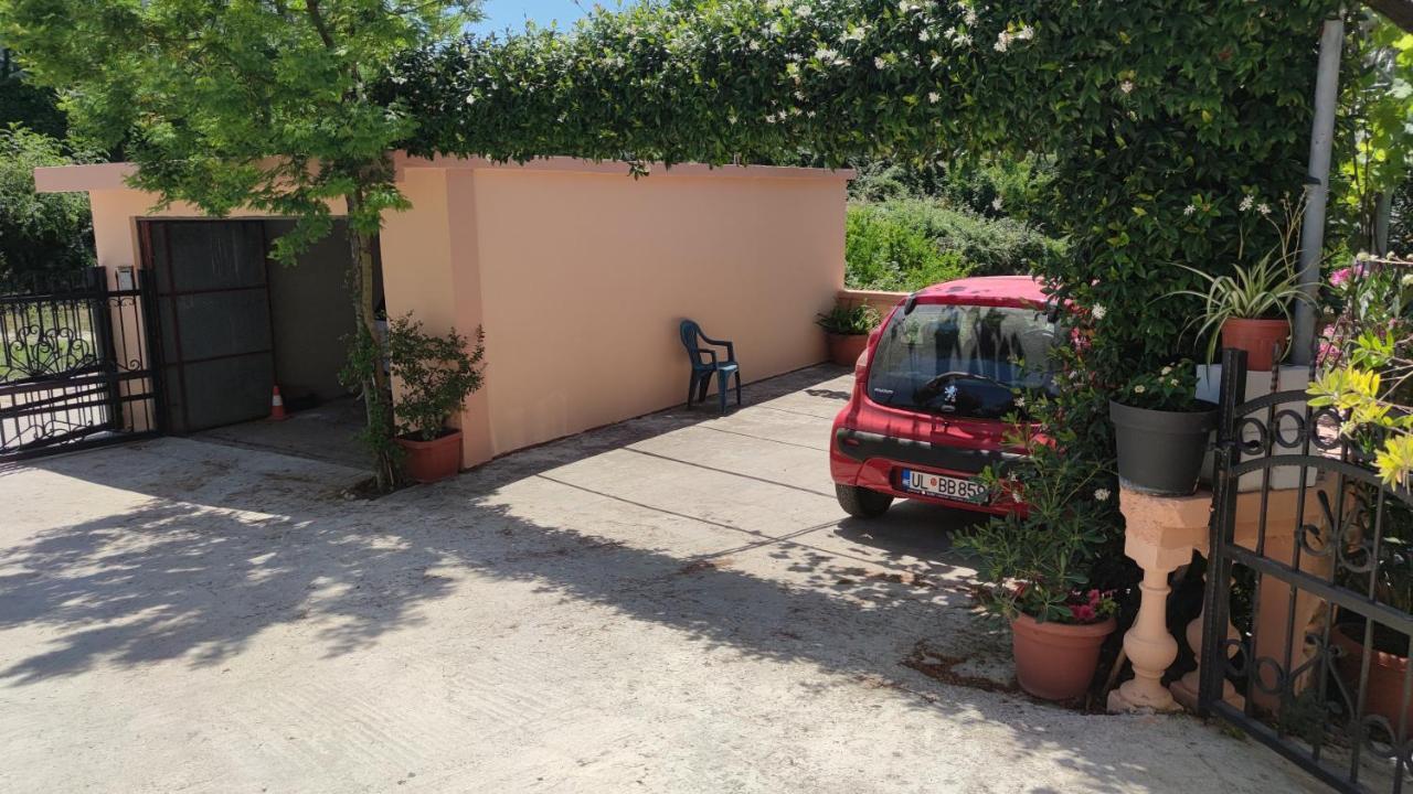 Guest'S House "Lindi&Roni" Lägenhet Ulcinj Exteriör bild